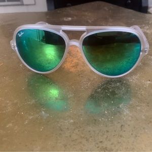 Rayban Aviator Sunglasses- Never Worn- with case and cleaning wipe